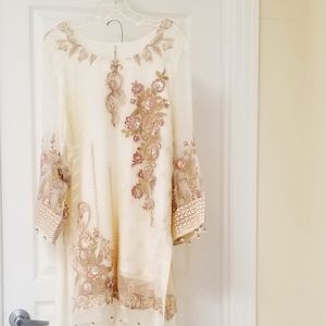 Silk 3 piece embroidered Salwar Kameez with dupatta. Armpit to armpit 26"